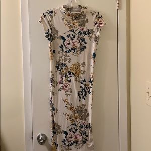 White floral maxi dress🌿
